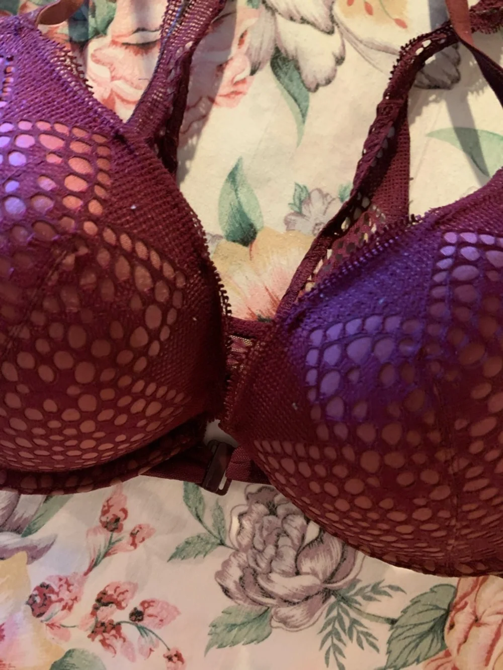 Victorias Secret plunge push